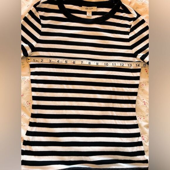 Macy's on the 34th Women's Ribbed Short Sleeve Striped Tee Size Small EUC - Picture 5 of 6